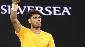 Carlos Alcaraz celebra su victoria contra Arthur Rinderknech en Indian Wells.