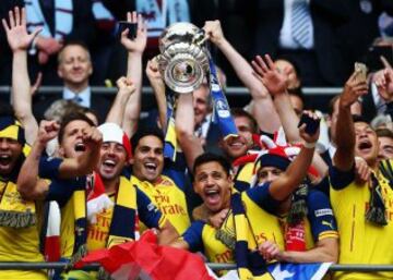 Alexis Sánchez brilló en su primera temporada en Arsenal y ganó la Copa FA.