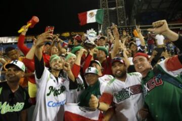 La afición mexicana le puso color a la Serie del Caribe.