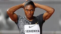 Caster Semenya se prepara antes de competir en la prueba de 800 metros en la IAAF Diamond League en el Khalifa International Stadium de Doha, Qatar.