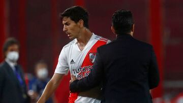 (FILES) In this file photo taken on January 05, 2021 Argentina&#039;s River Plate Ignacio Fernandez (L) is greeted by coach Marcelo Gallardo after being replaced during the Copa Libertadores semifinal football match against Brazil&#039;s Palmeiras at the Libertadores de America stadium in Avellaneda, Buenos Aires Province, Argentina. - Ignacio Fernandez, of Argentina&#039;s River Plate, was formalized on February 20, 2021 as new player of Brazilian Atletico Mineiro, coached by his fellow countryman Jorge Sampaoli. (Photo by MARCOS BRINDICCI / POOL / AFP)