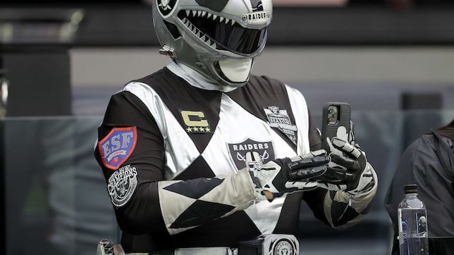 What is Raider Rusher, the Las Vegas Raiders mascot, supposed to be ...