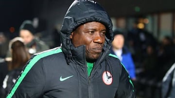 Nigerian chief coach Salisu Yusuf filmed accepting bribe