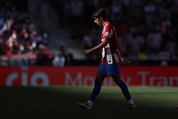 Joao Félix se retira expulsado.
