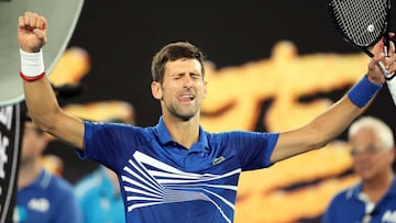Djokovic arrasa y habr¨¢ octava final de Grand Slam ante Nadal