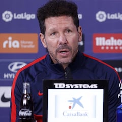 Simeone: "La dirección deportiva trabaja en si viene un '9' o no..."