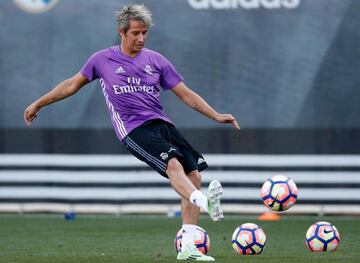 Fabio Coentrao completed his first full training session following five months out with a muscle injury