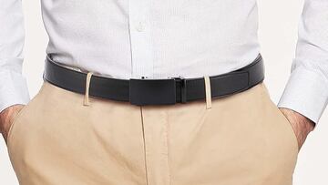 Cintur¨®n con hebilla autom¨¢tica para hombre de color beige