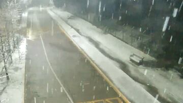 Santiago recibe otro fenómeno extremo y no podrás creer como quedaron las calles de Las Condes: lluvia y nieve