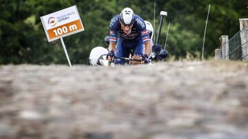 Mathieu van der Poel compite durante los Campeonatos Nacionales de Ciclismo en Ruta de Países Bajos.