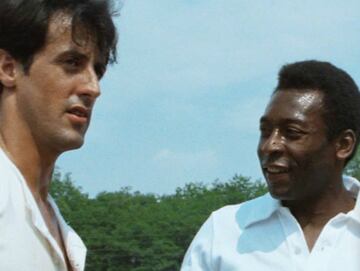 Pelé: El astro brasileño apareció en 'Camino a la victoria junto a Sylvester Stalone.
