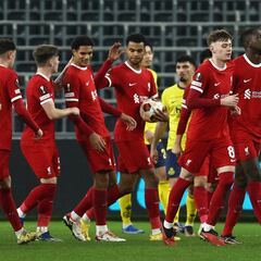 Luis Díaz permanece en el banco en derrota de Liverpool en Europa