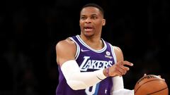 Middleton hace de Giannis y los Bucks, otra vez, ganan a los Suns