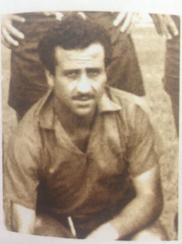 Militó en el fútbol colombiano entre 1956 y 1966. Jugó para Independiente Medellín e Independiente Santa Fe, y marcó un total de 116 goles.