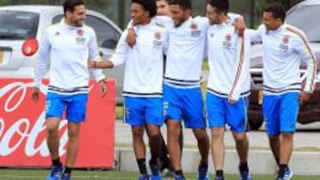 Los jugadores de la selección Colombia de fútbol (i-d) Radamel Falcao García, Juan Guillermo Cuadrado, Carlos Valdés, Camilo Vargas y Jeison Murillo.