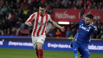 17/02/24 PARTIDO SEGUNDA DIVISION
SPORTING DE GIJON - REAL OVIEDO
GASPAR CON EL BALON ANTE MOYANO