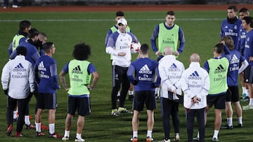 Real Madrid and Zinedine Zidane (C),