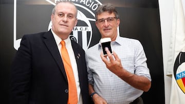Las Peñas inauguran su nueva sede con Kempes como padrino