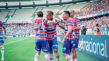 Fue un histórico goleador, dirigió en Chile y hoy es técnico de Benjamín Kuscevic: ganó en el debut y solo tiene una misión