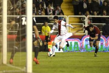 1-0. Penalti de Damiá a José Carlos por agarrón. Larrivey anota el primer gol.