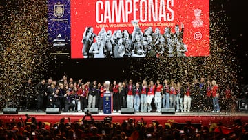 MADRID, 29/02/2024.- Jugadoras y cuerpo t¨¦cnico de la selecci¨®n espa?ola celebran el triunfo en la Liga de Naciones Femenina durante un acto celebrado este jueves en el Palacio Vistalegre en Madrid. EFE/Kiko Huesca