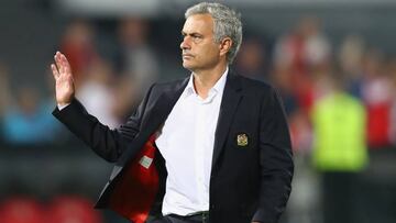 Mourinho en problemas: el United inicia con derrota