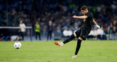 2-3. Federico Valverde, desde fuera del área, se saca un misil con la derecha, el balón golpea en el larguero y posteriormente en la espalda de Alex Meret parta meterse en la portería napolitana.