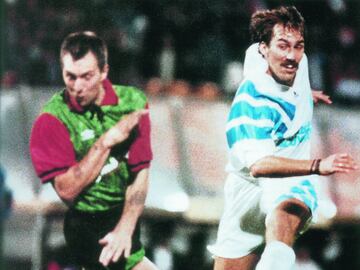 Campeón de Europa con el Olympique de Marsella en 1993. El equipo francés se impuso 1-0 al Milan con gol de Basile Boli.
