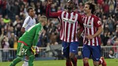 Jackson Mart&iacute;nez (i) celebra uno de los tres goles que lleva esta temporada.