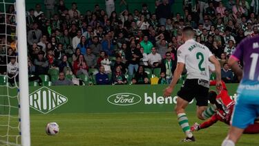 Gol del Real Valladolid al Racing.