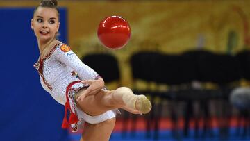 Dina Averina se cuelga los dos primeros oros en los Mundiales