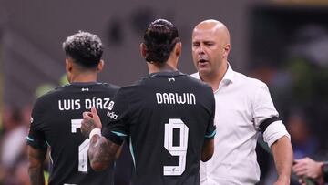 Arne Slot compara el caso de Darwin con Luis Díaz, Gakpo...