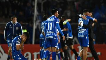 Argentina's Godoy Cruz players celebrate qualifying for the next round in their Copa Libertadores 2017 football match against Paraguay's Libertad at Malvinas Argentinas stadium in Mendoza, Argentina, on May 4, 2017. / AFP PHOTO / Andres Larrovere
