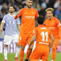 El Málaga respira a costa de una Real llena de dudas