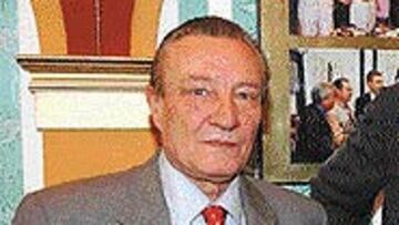 <B>SERENO</B>. Roberto Alés vive con intensidad la Feria, pendiente del equipo y del futuro presidente.