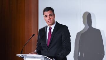El presidente del Gobierno, Pedro S¨¢nchez, interviene en la inauguraci¨®n del acto de presentaci¨®n del Pacto por la 'Generaci¨®n Digital', en el Colegio Oficial de Arquitectos de Madrid, a 30 de noviembre de 2022, en Madrid (Espa?a). El Pacto por la 'Generaci¨®n Digital' es un compromiso enfocado a formar en competencias digitales a toda nuestra sociedad impulsado junto con Radio Televisi¨®n Espa?ola.
30 NOVIEMBRE 2022;GOBIERNO;EJECUTIVO;ATRIL;SOMBRA;FONDO BLANCO;GOBIERNO DE ESPA?A;
Gustavo Valiente / Europa Press
30/11/2022
