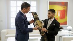 El presidente del Gobierno, Pedro Sánchez, recibe al campeón del mundo de la UFC en la categoría de peso pluma, Ilia Topuria, este martes en el Palacio de La Moncloa.