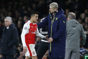 Arsenal's French manager Arsene Wenger greets Arsenal's Chilean striker Alexis Sanchez after he is substituted