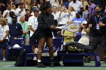 Serena Williams preparándose momentos antes de comenzar el partido.