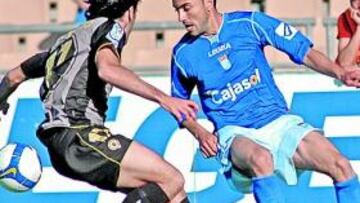 <b>AUTORIDAD. </b>Momo, máximo realizador azulino, anotó dos goles ante el Hércules el pasado sábado en Chapín.