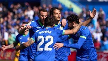 Los jugadores del Getafe celebrando un gol frente al Girona en el Coliseum.