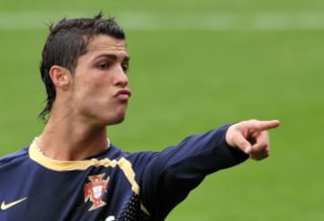 Con mechas, rapado, largo por detras, con dibujos geométricos...