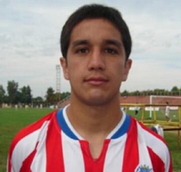 Álvaro Lara, jugador de Curicó Unido y formado en la UC, falleció el 20 de noviembre del 2011 luego que un conductor ebrio chocara contra su auto en la Ruta Cinco Sur.