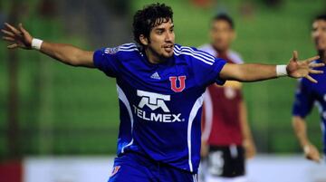 Fue al Mundial de Sudáfrica 2010 con uruguay mientras era el gran patrón de la zaga de la Universidad de Chile. Logró el cuarto lugar.