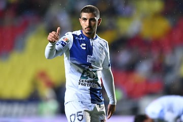 La última vez que Víctor Guzmán fue convocado por la Selección Mexicana, sufrió una lesión que lo marginó varios meses de las canchas, razón por la que no lo pudimos ver jugar con ‘El Tri’. Ahora, El mediocampista de 23 años tendrá una nueva oportunidad de debutar con la playera tricolor en un partido oficial.