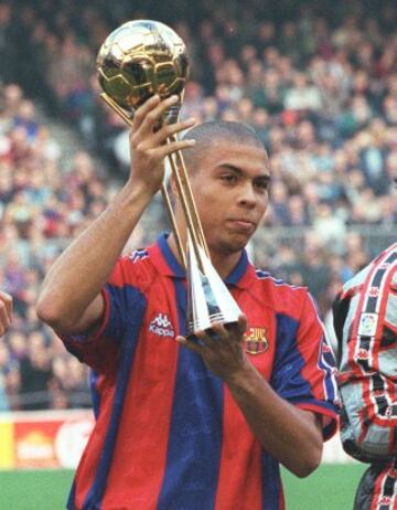 Cuando militaba en las filas del Barcelona ganó su primer Fifa World Player en el año 1996.