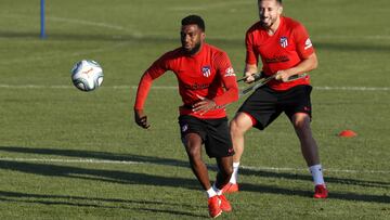 Lemar con Herrera, durante un entrenamiento con el Atl&eacute;tico.