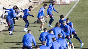 La plantilla del Atl&eacute;tico en un entrenamiento en el Cerro. 