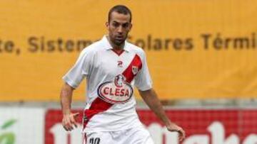 <b>SEGURIDAD. </b>Borja Gómez conduce el balón en un partido del Rayo.