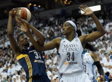 Natasha Howard de Indiana Fever y Sylvia Fowles de Minnesota Lynx 